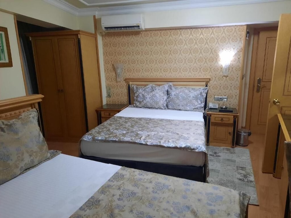 STANDARD, DOUBLE OR TWIN BED