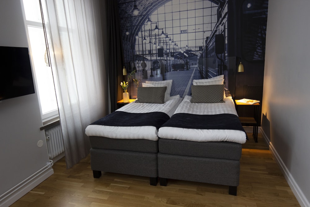 Room, Quadruple, 1 King and 1 Single Beds, Sofa