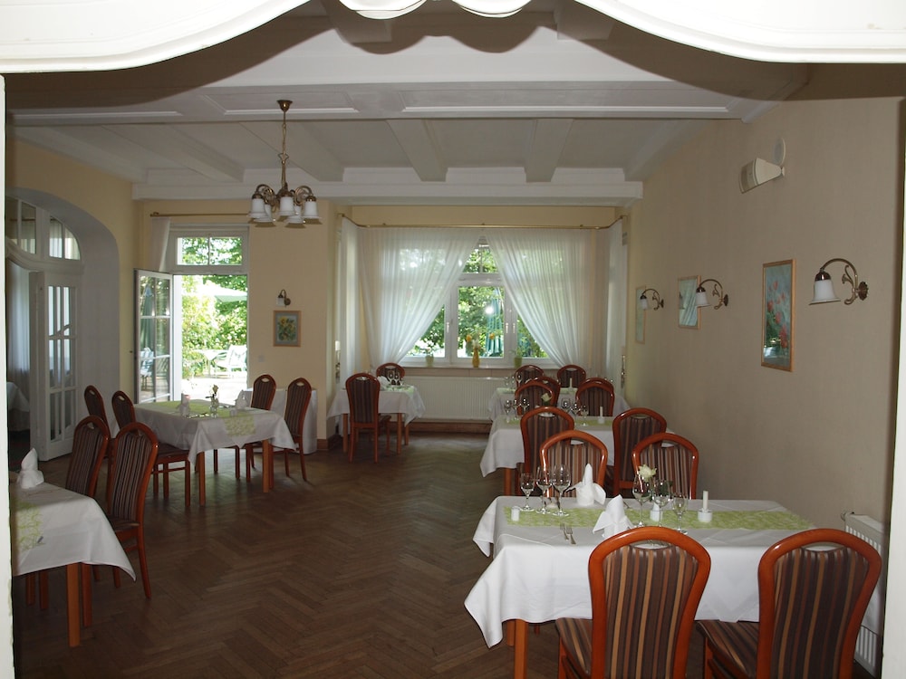 Hotel Bellevue Schmolln 25/42