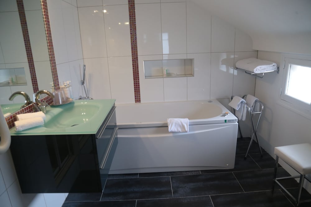 Hotellerie Du Bas-Breau 23/24