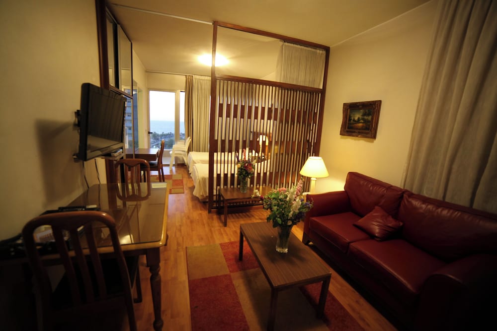 Holiday Home Suites 30/48