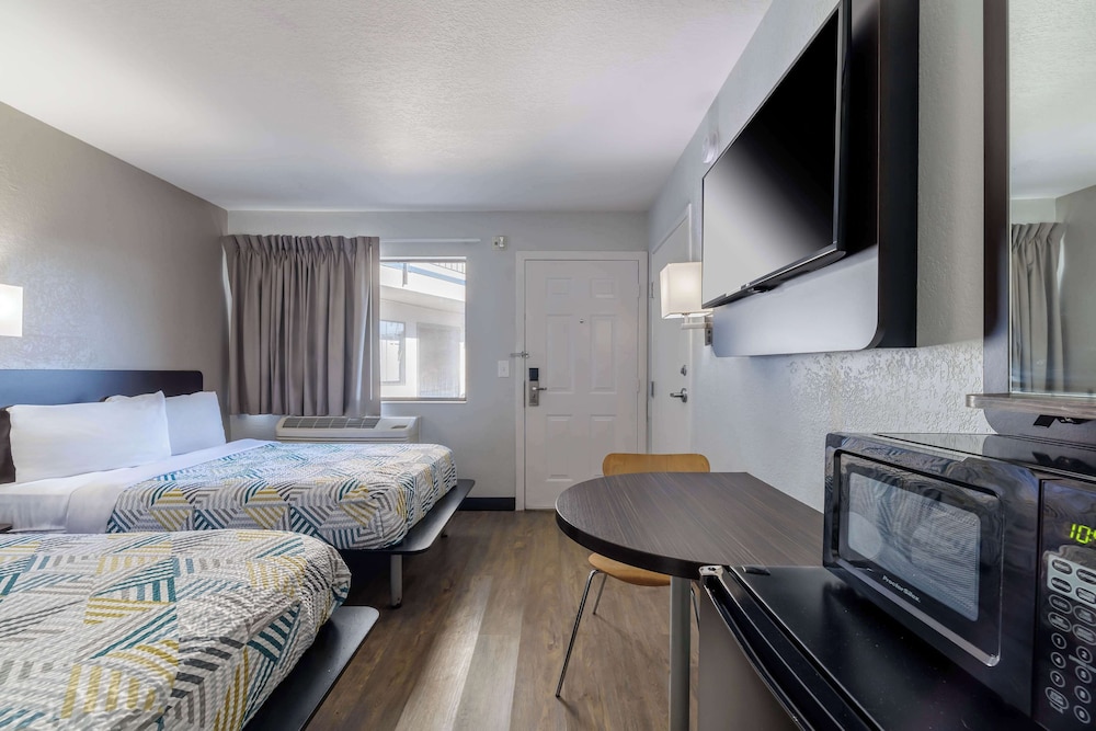 Standard, 2 Double Beds