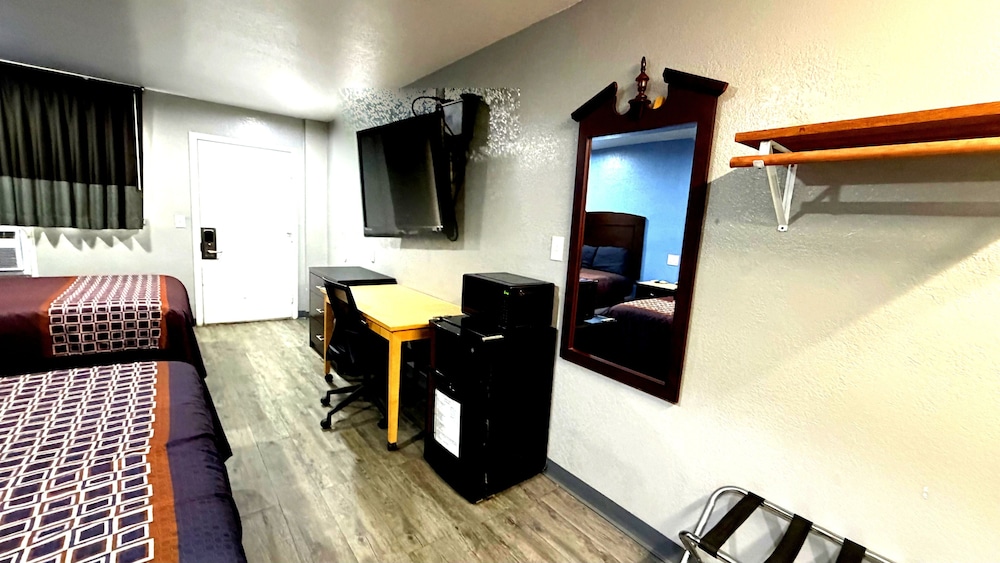 OYO Hotel Waldron AR - Hwy 71 31/52