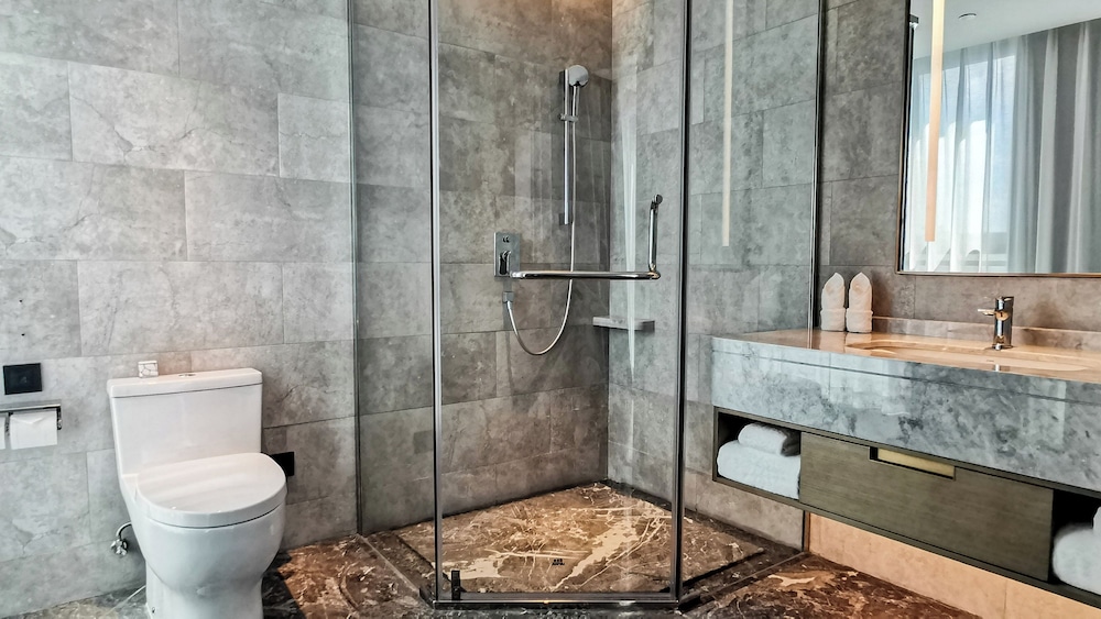 LN Dongfang Hotel Pazhou 60/60