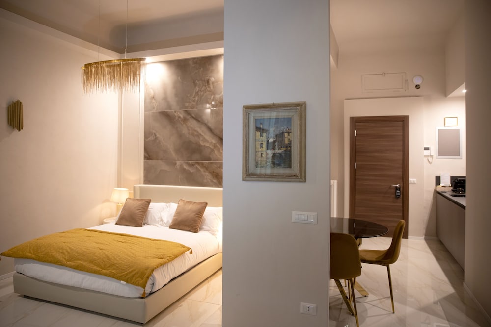 LUXURY, APARTMENT