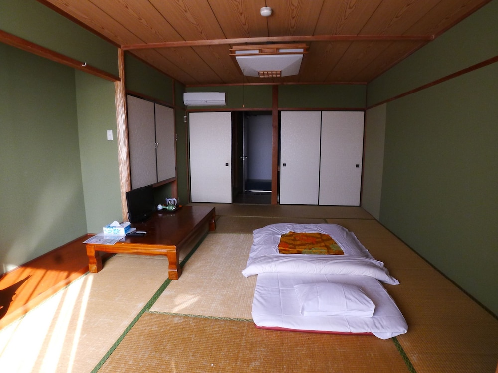 New Makomo Hotel 41/61