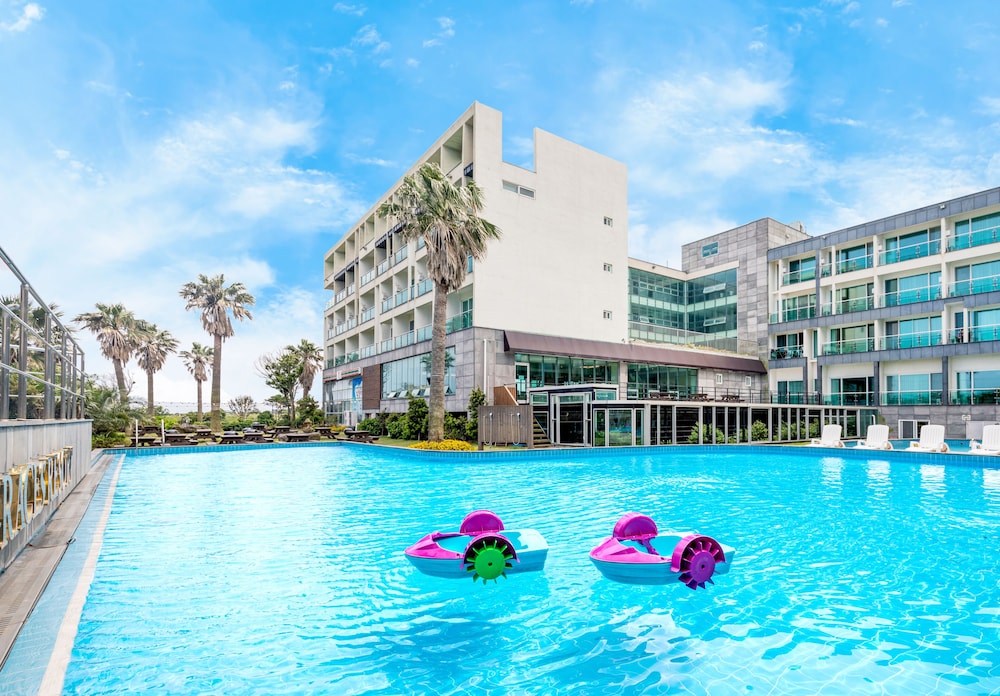 The Four Graces Resort 23/28