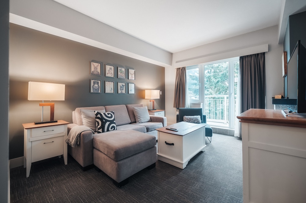 1-BEDROOM SUITE