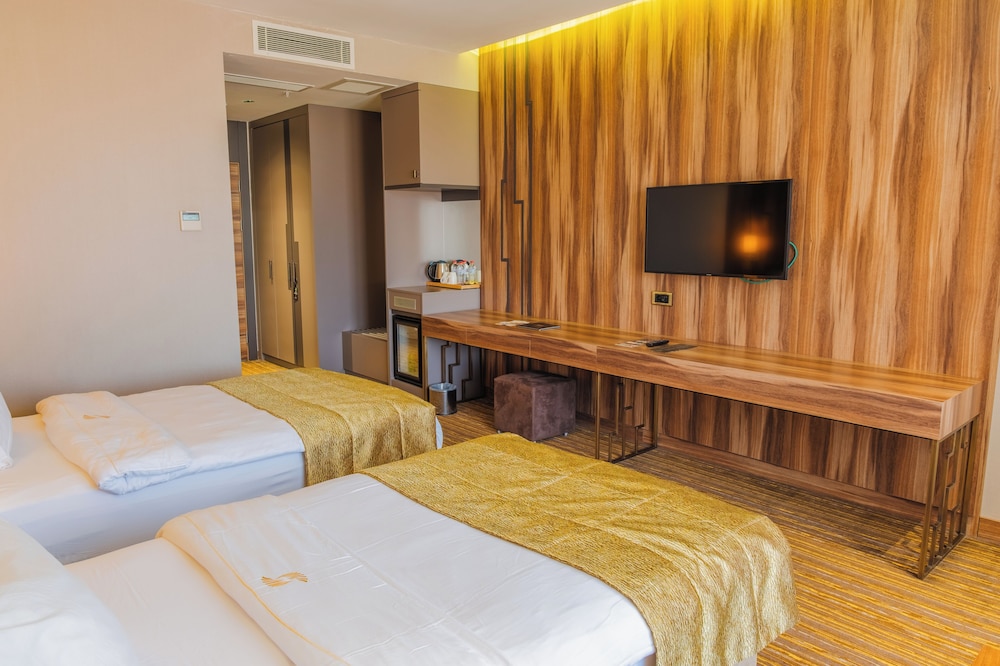 Shimall Deluxe Hotel 13/50