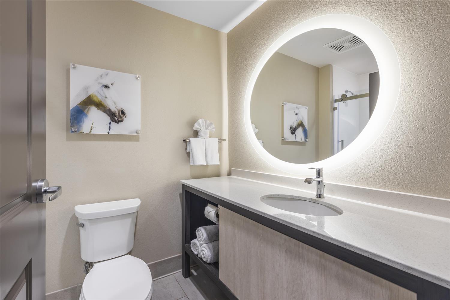 جناح بسرير كينج مع أريكة، Best Western Plus Executive Residency Jackson Northeast 2/2