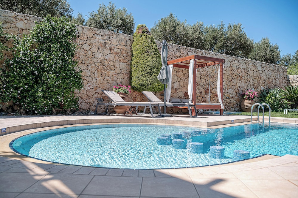 Villa Athinais 11/40