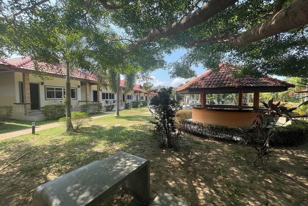 Phuket Airport Villa 76/80