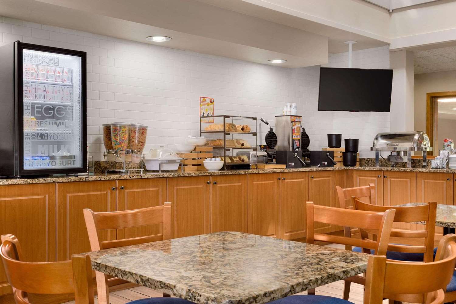Country Inn and Suites by Radisson, Mishawaka - Southbend 16/24