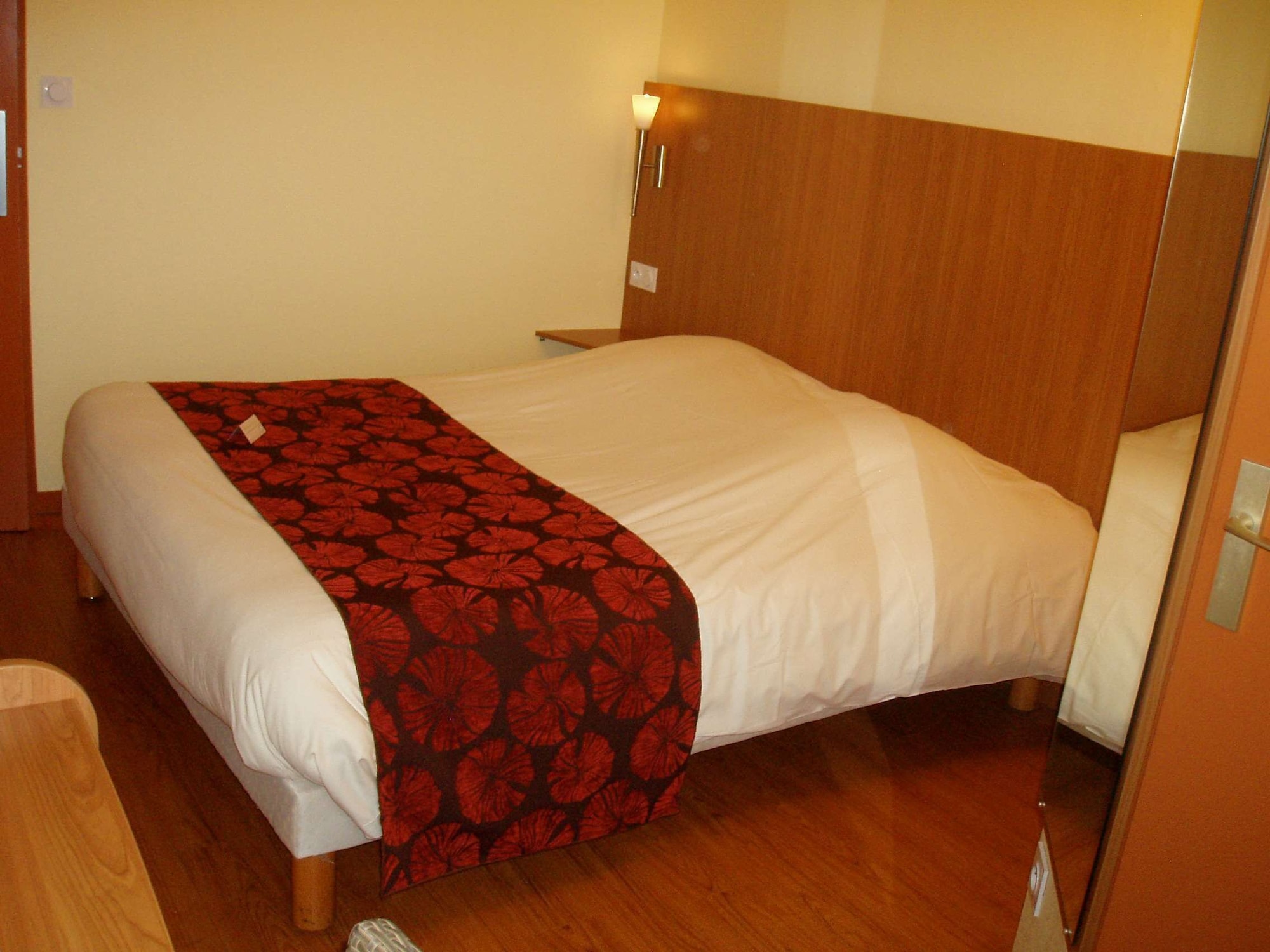 Family, 1 Double and 4 Single Beds