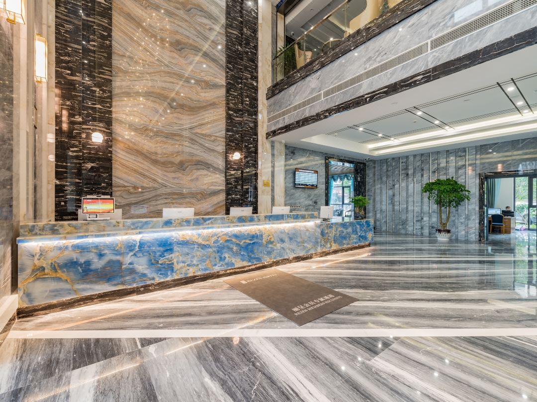 Rezen Hotel Wansheng International 18/25