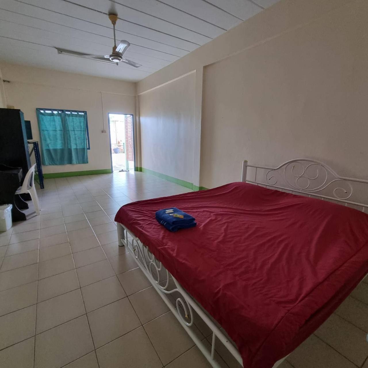 غرفة قياسية مفردة بسرير فردي
