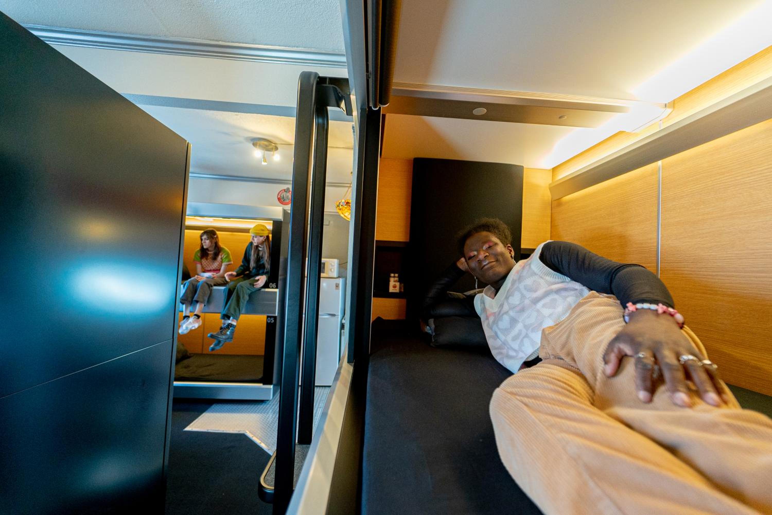 Capsule, Male Dorm, 6 Beds, Private Bathroom