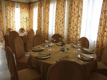 Hostal Parador De Los Galanes 7/14