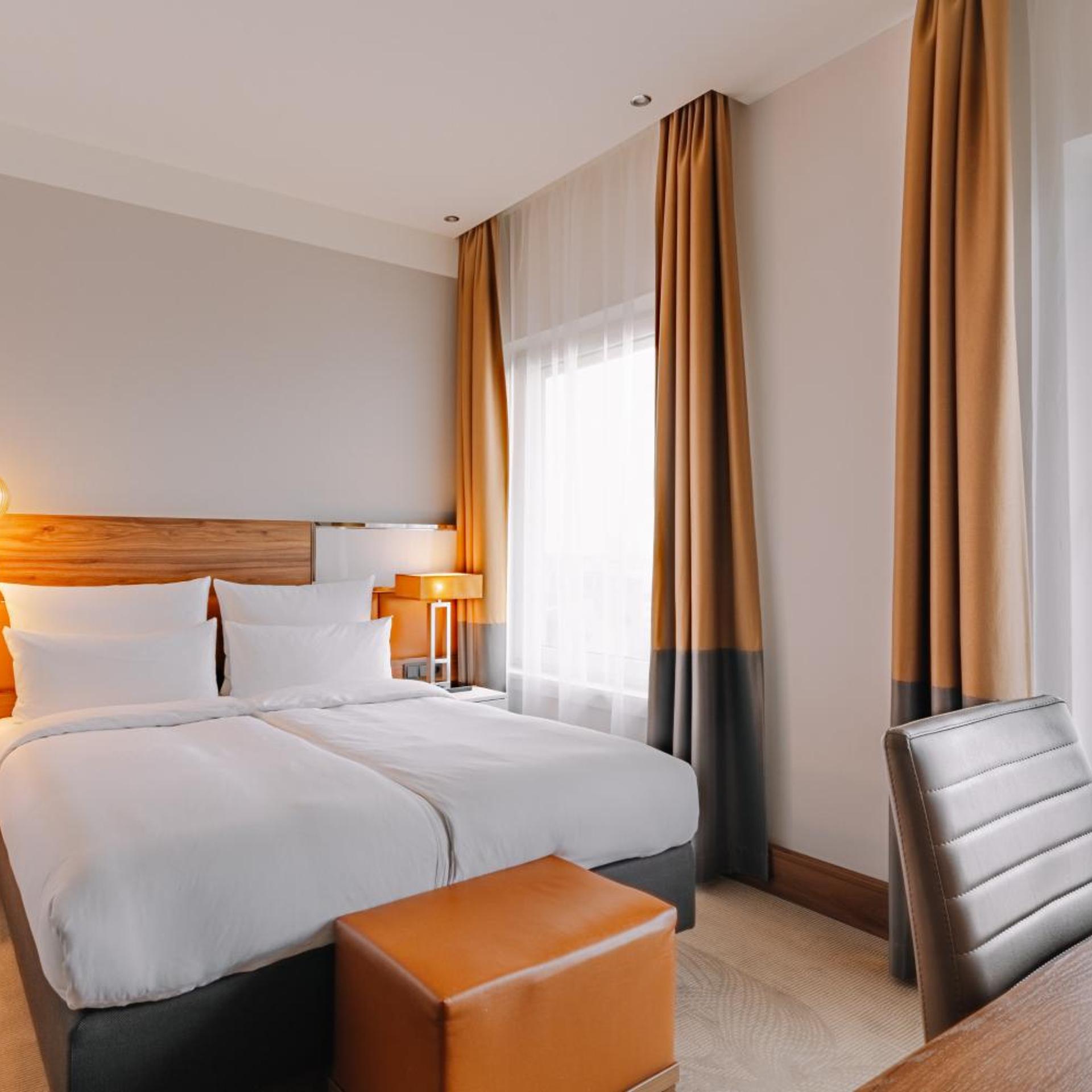Medium, King Bed, Queen Bed