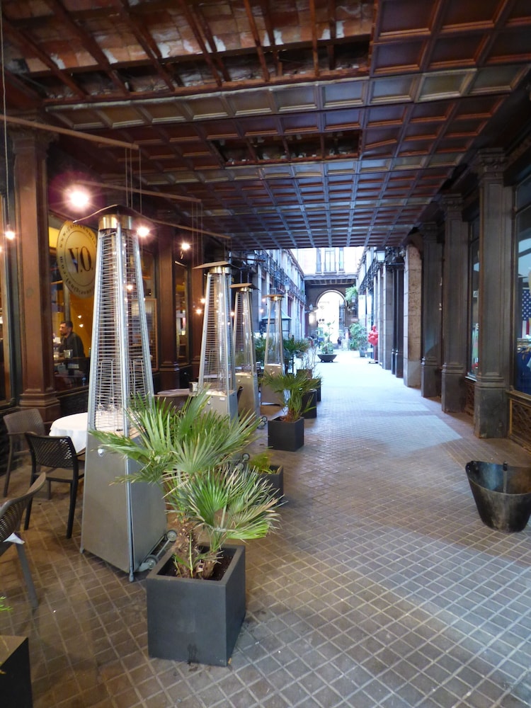 Hotel Moderno BCN 50/70