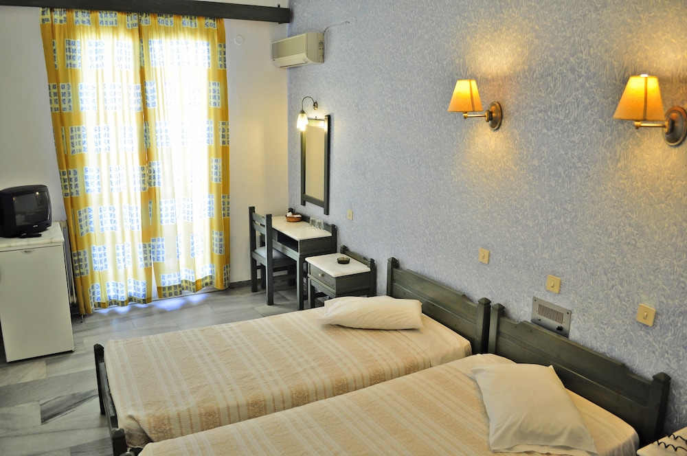 Polos Hotel Paros 58/90