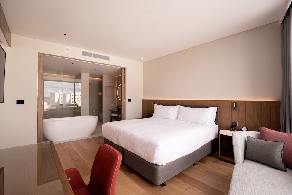 Crowne Plaza Hobart 30/73