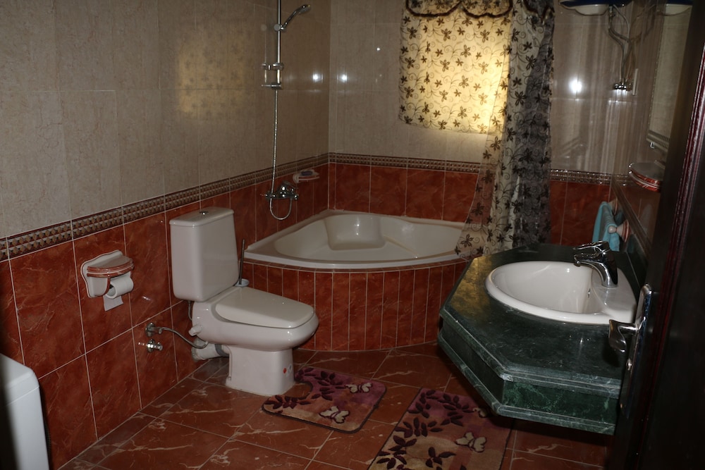 STANDARD, TWIN BEDS, CITY VIEW, PRIVATE BATHROOM