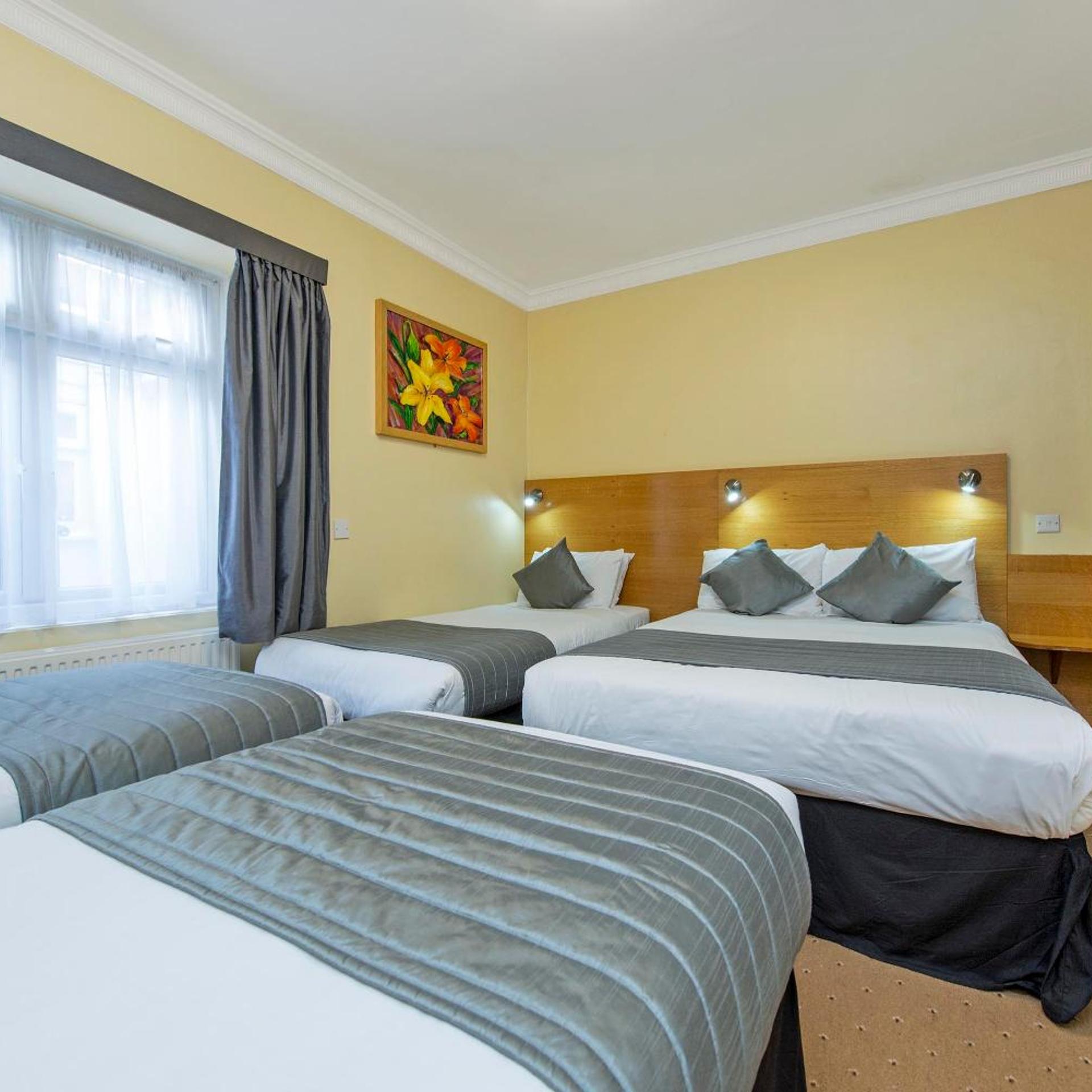 Room, Quadruple