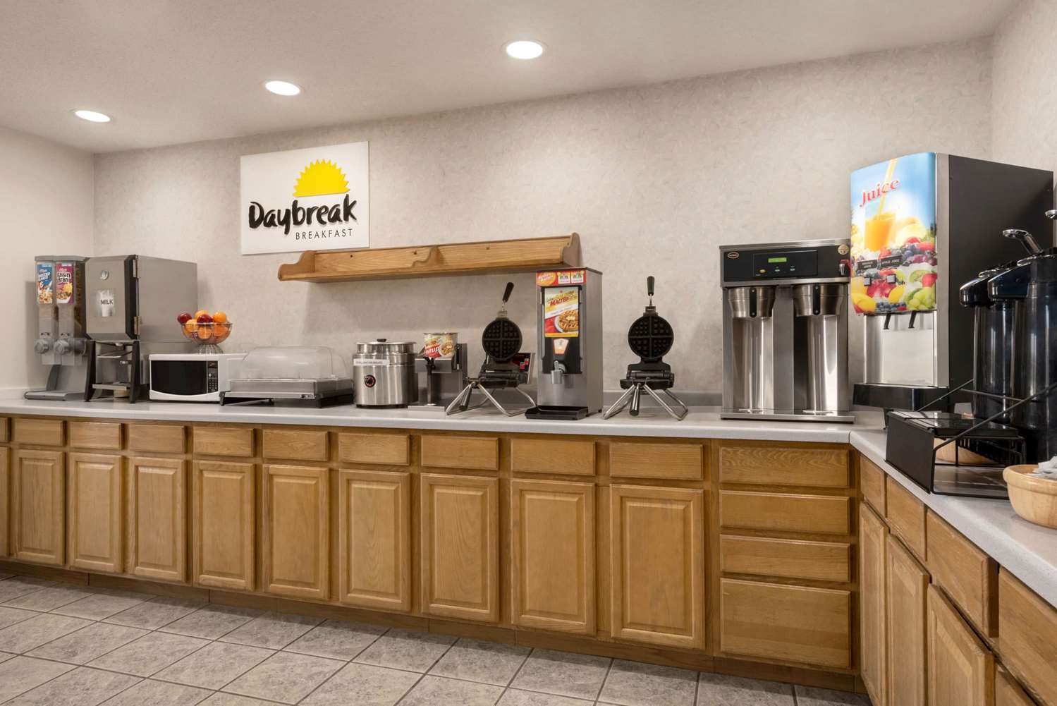 Days Inn By Wyndham Eagle River 4/23