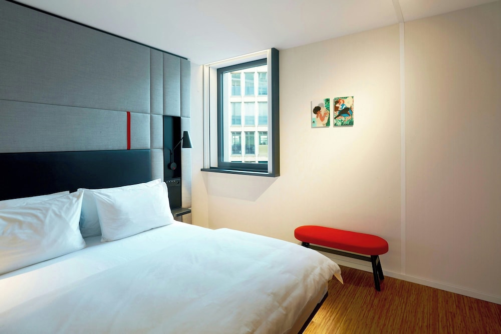 ROOM, KING BED, ACCESSIBLE