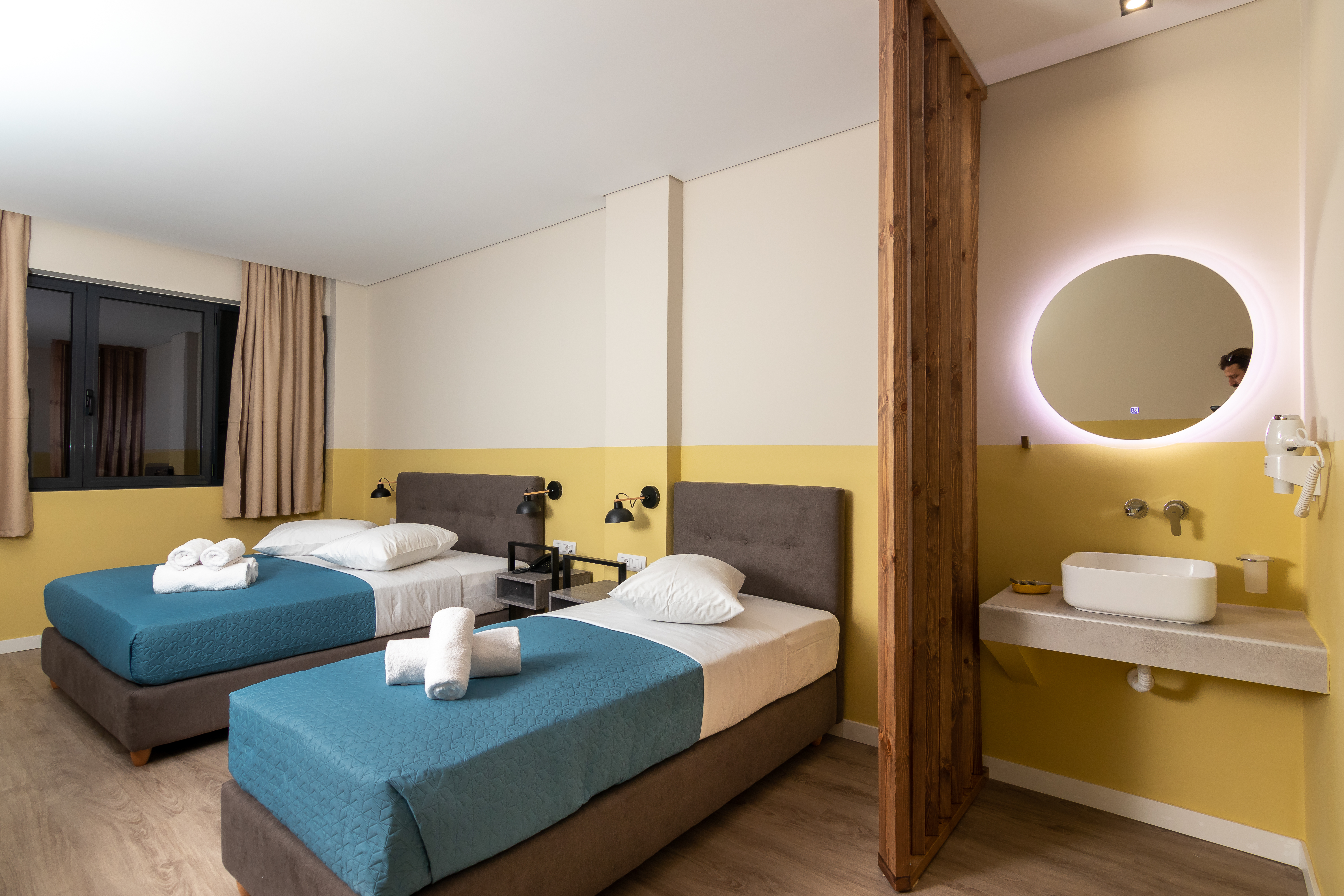 غرفة كومفورت ثلاثية بسرير مزدوج وسرير فردي، Dunlin Hotel Athens 3/6