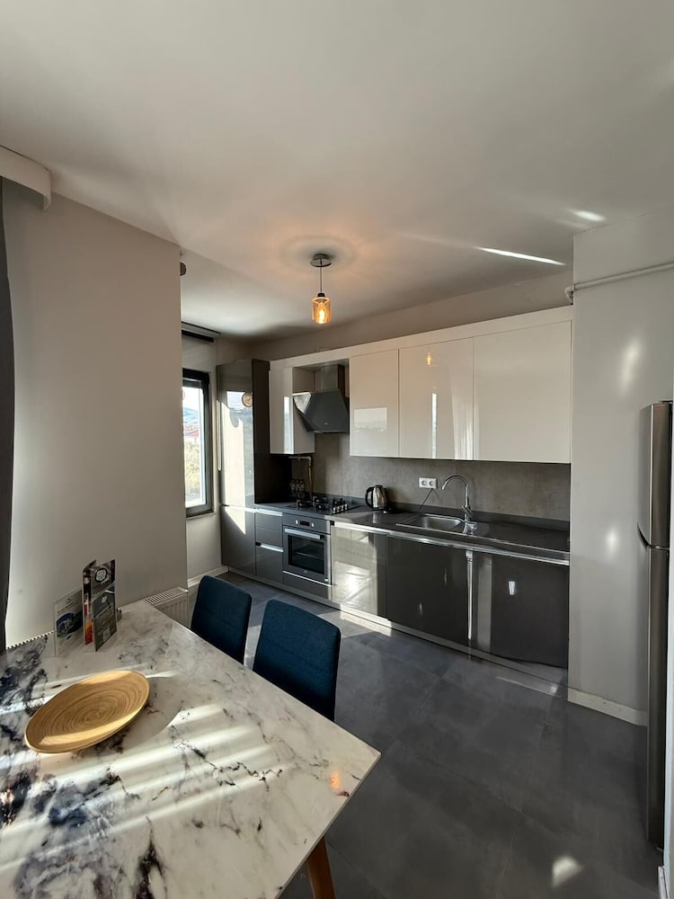 Green Hills Suites 46/60