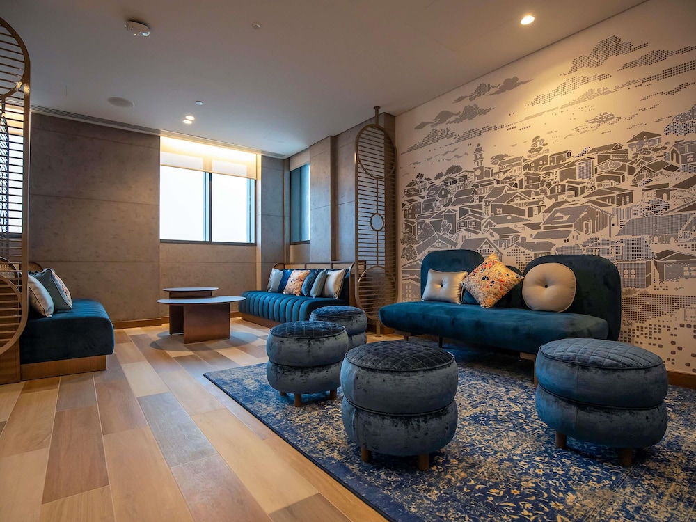 Mercure Dubai Gold District 33/53