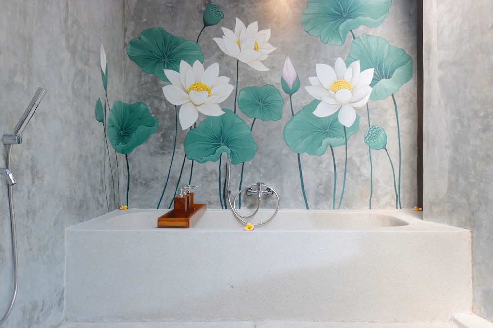 The Sender Pool Suite 3/50