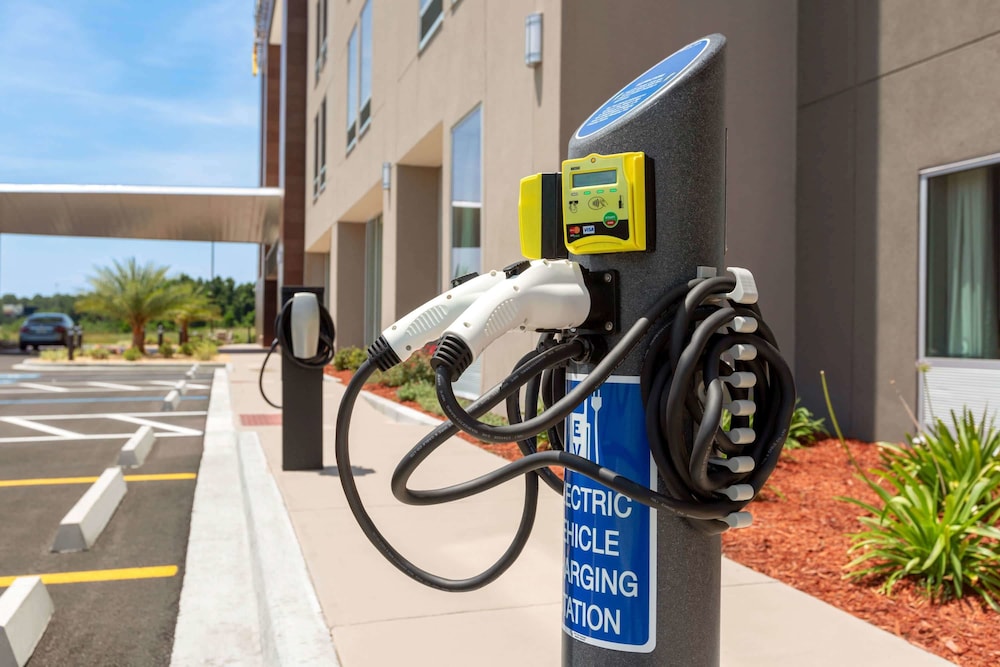 La Quinta Inn & Suites by Wyndham Brunswick/Golden Isles 24/59