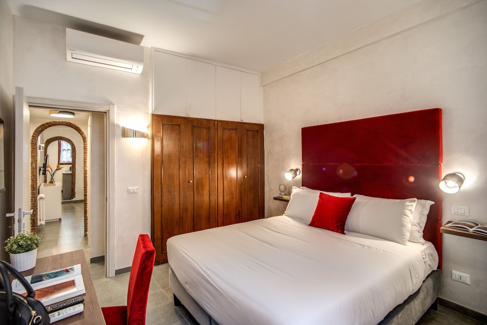 Tritone Top House 18/83