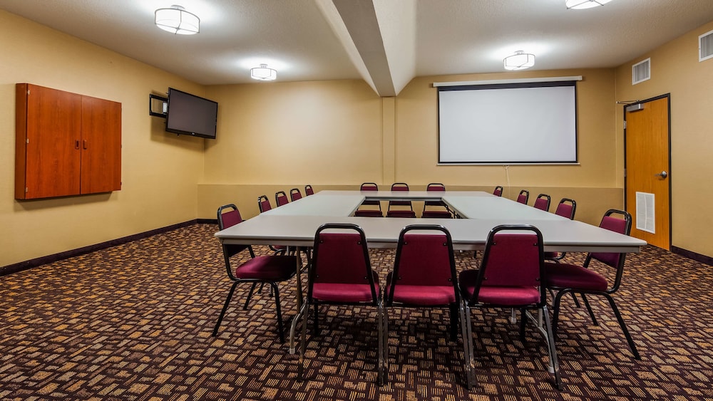 Best Western Plus Vancouver Mall Dr. Hotel & Suites 34/38