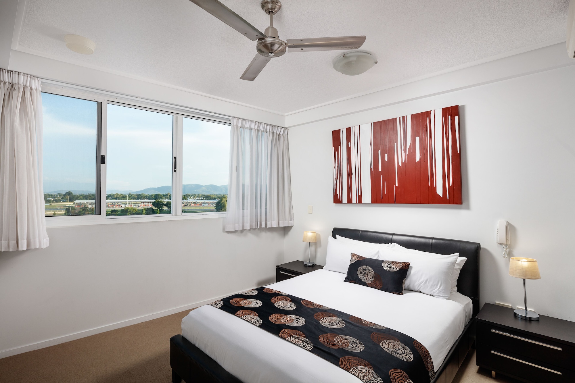 3 BEDROOMS, APARTMENT