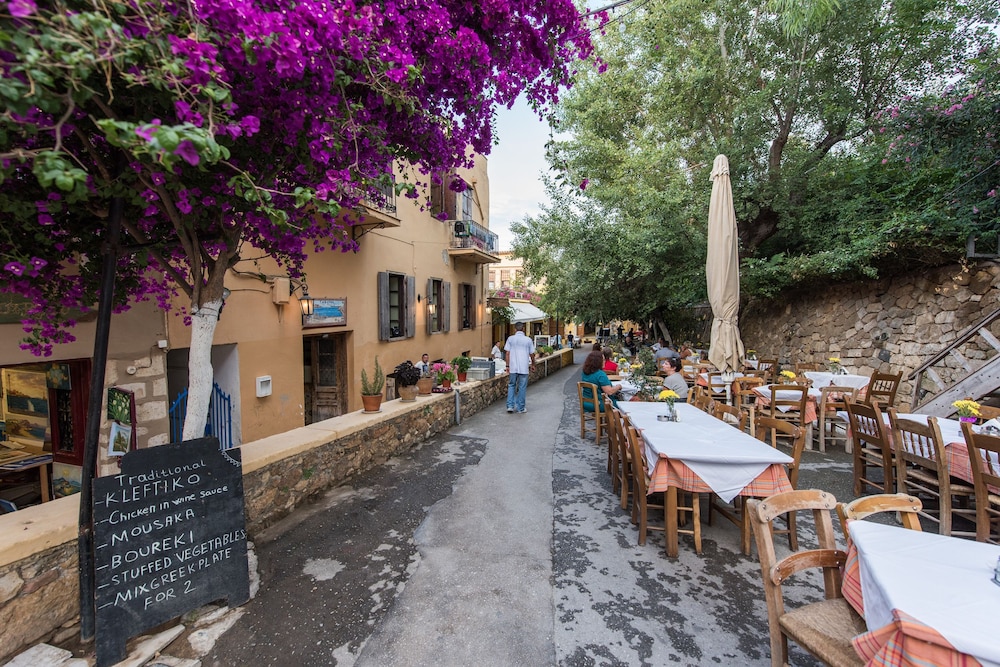 Elia Portou Due in CHANIA