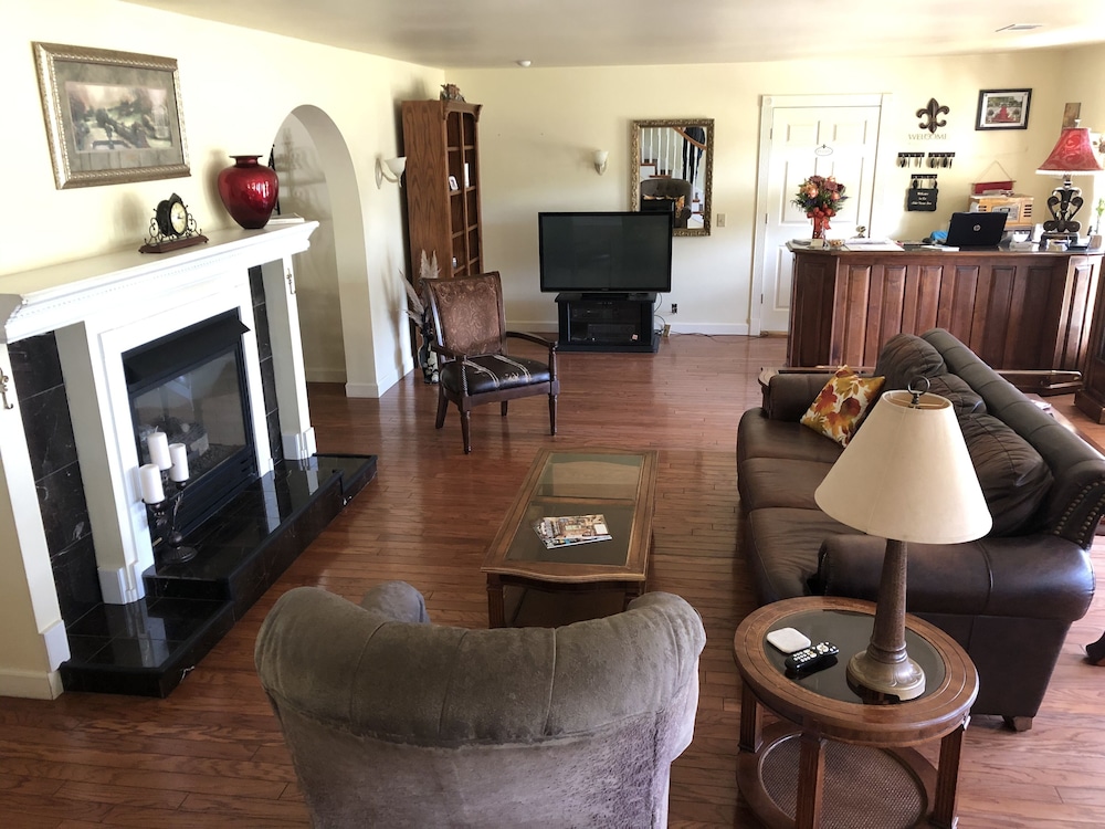 The Abbe House Inn 34/54