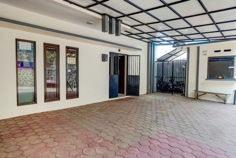 OYO 3878 Graha Hsc Syariah 14/17