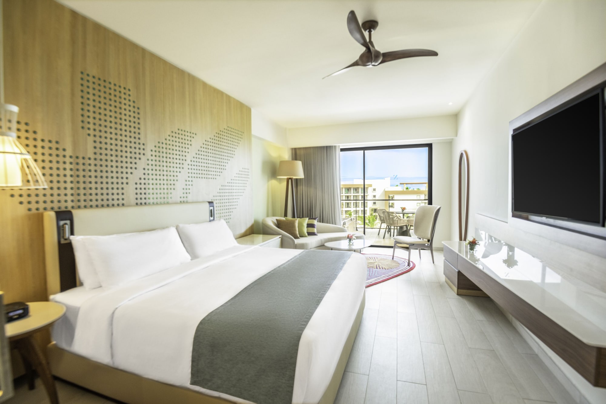 1 BEDROOM, MASTER, CLUB, SUITE