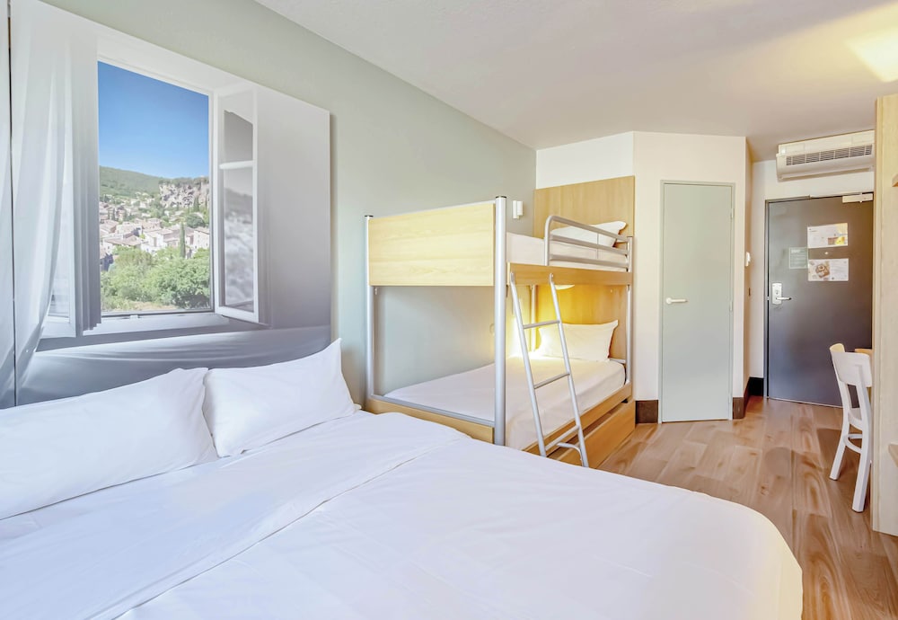 Room, Quadruple, Double and Twin Beds