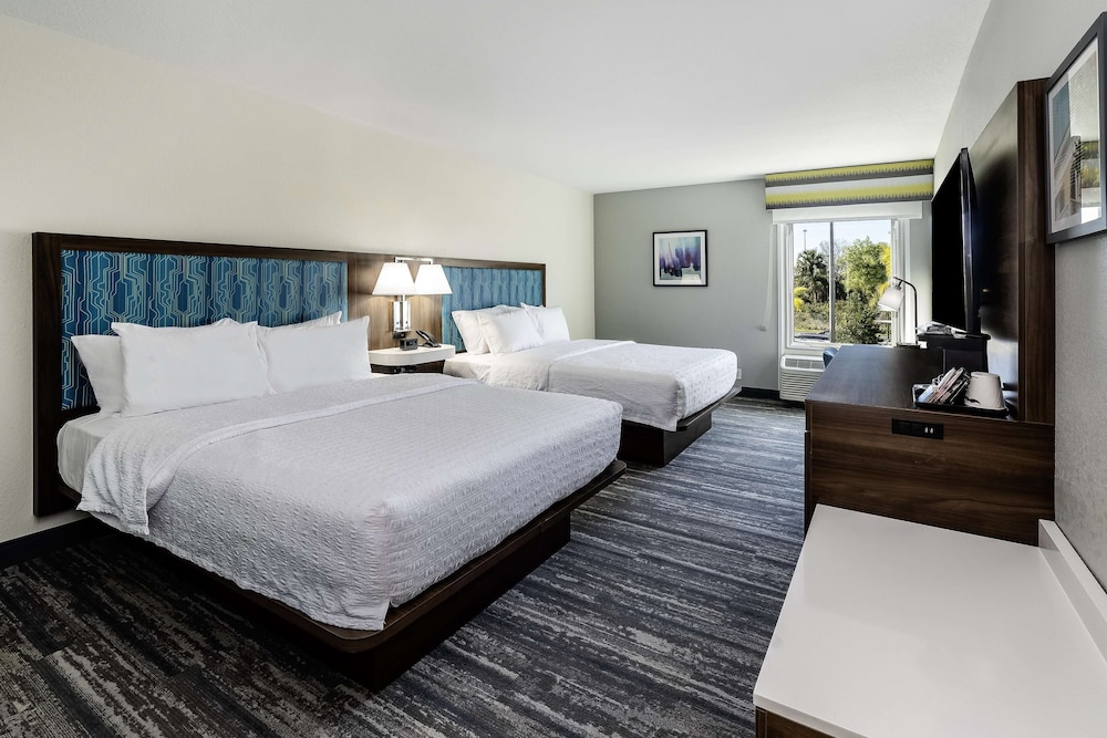 Holiday Inn Express Hotel and Suites Port Charlotte 14/34