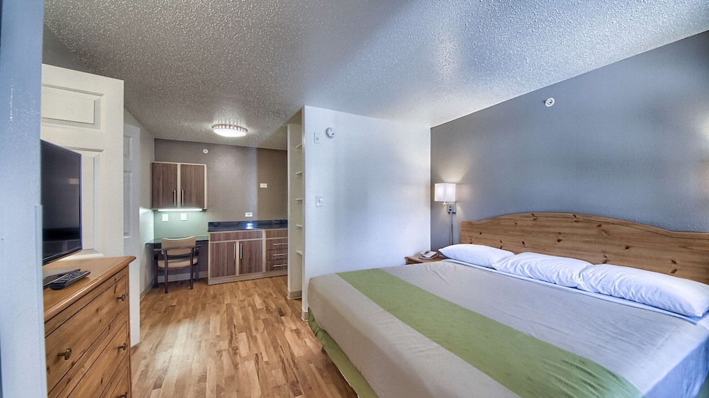 غرفة قياسية بسرير كينج لذوي الإعاقة، Studio 6 Extended Stay - San Antonio, TX - Six Flags 3/9