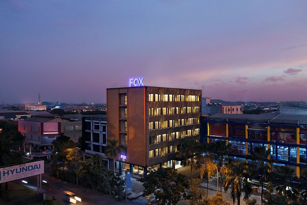 Fox Lite Hotel Cikarang 1/24