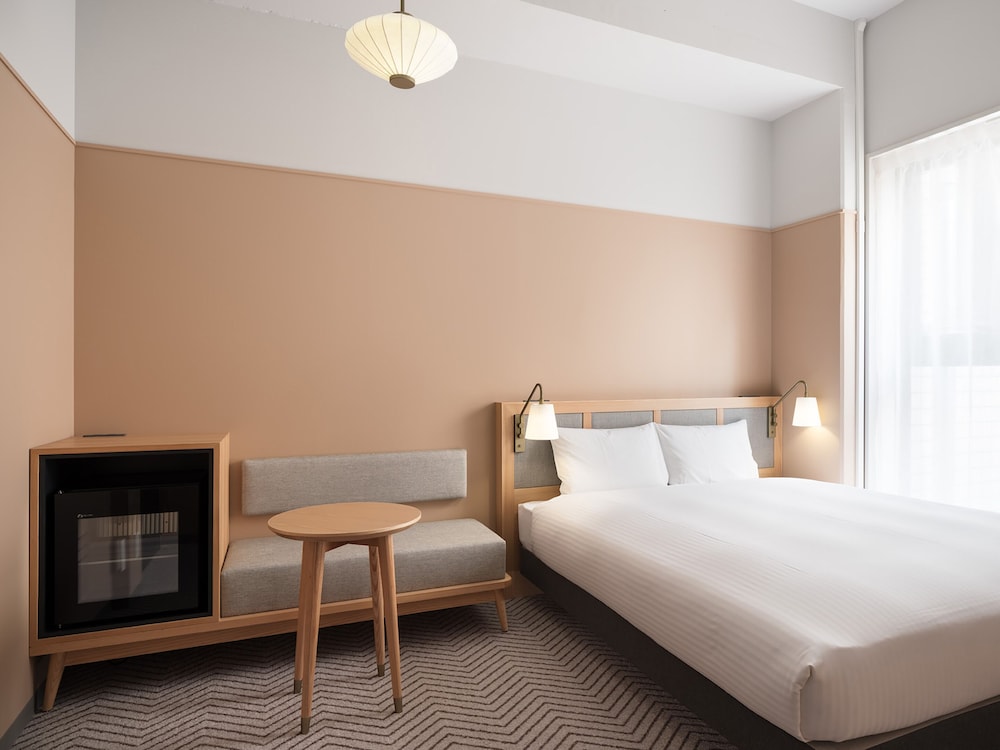STANDARD, QUEEN BED