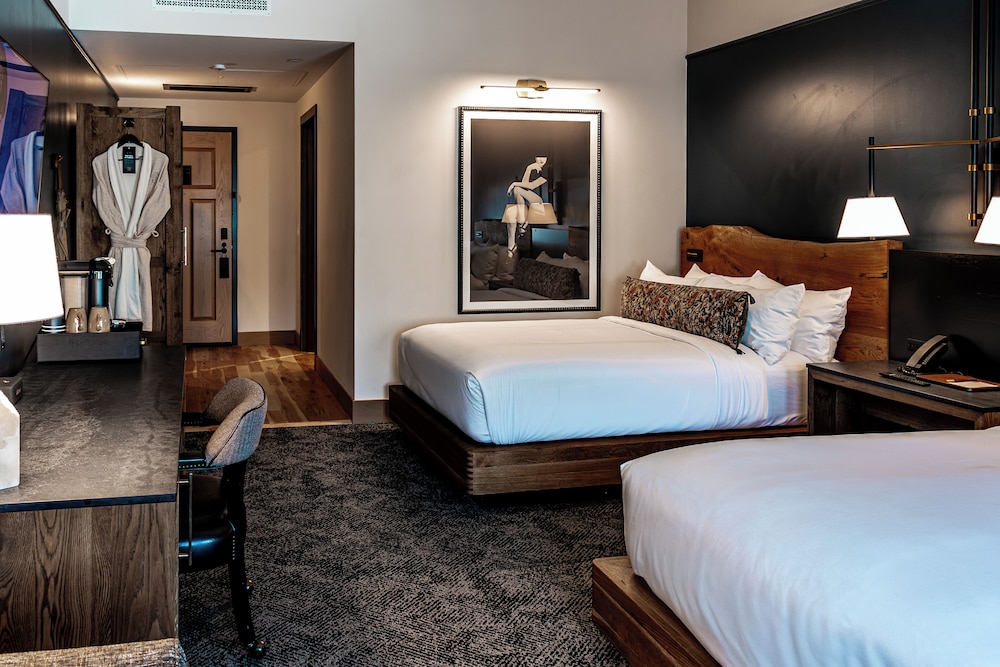 CLASSIC, 2 QUEEN BEDS
