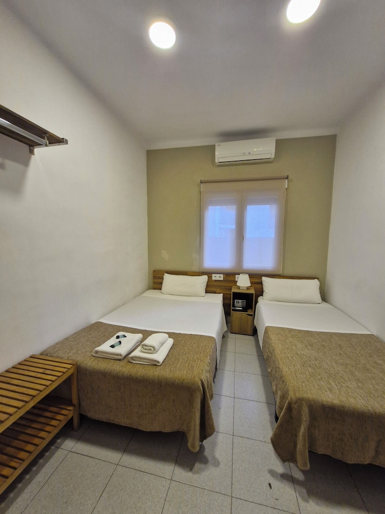 غرفة ثلاثية بحمام مشترك، Hostal El Kano 3/5