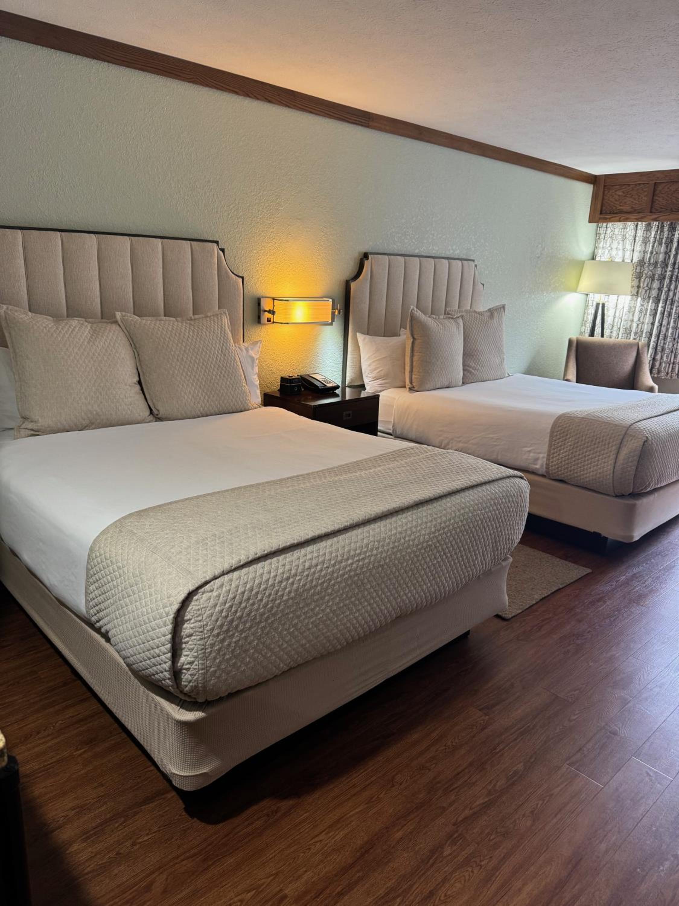 Room, 2 Queen Beds, Hill Side